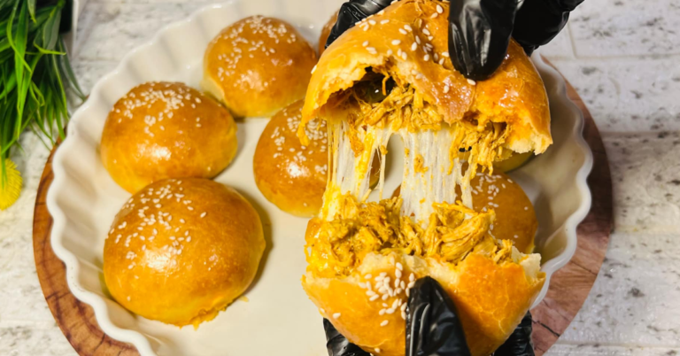 Cheesy chicken Bun